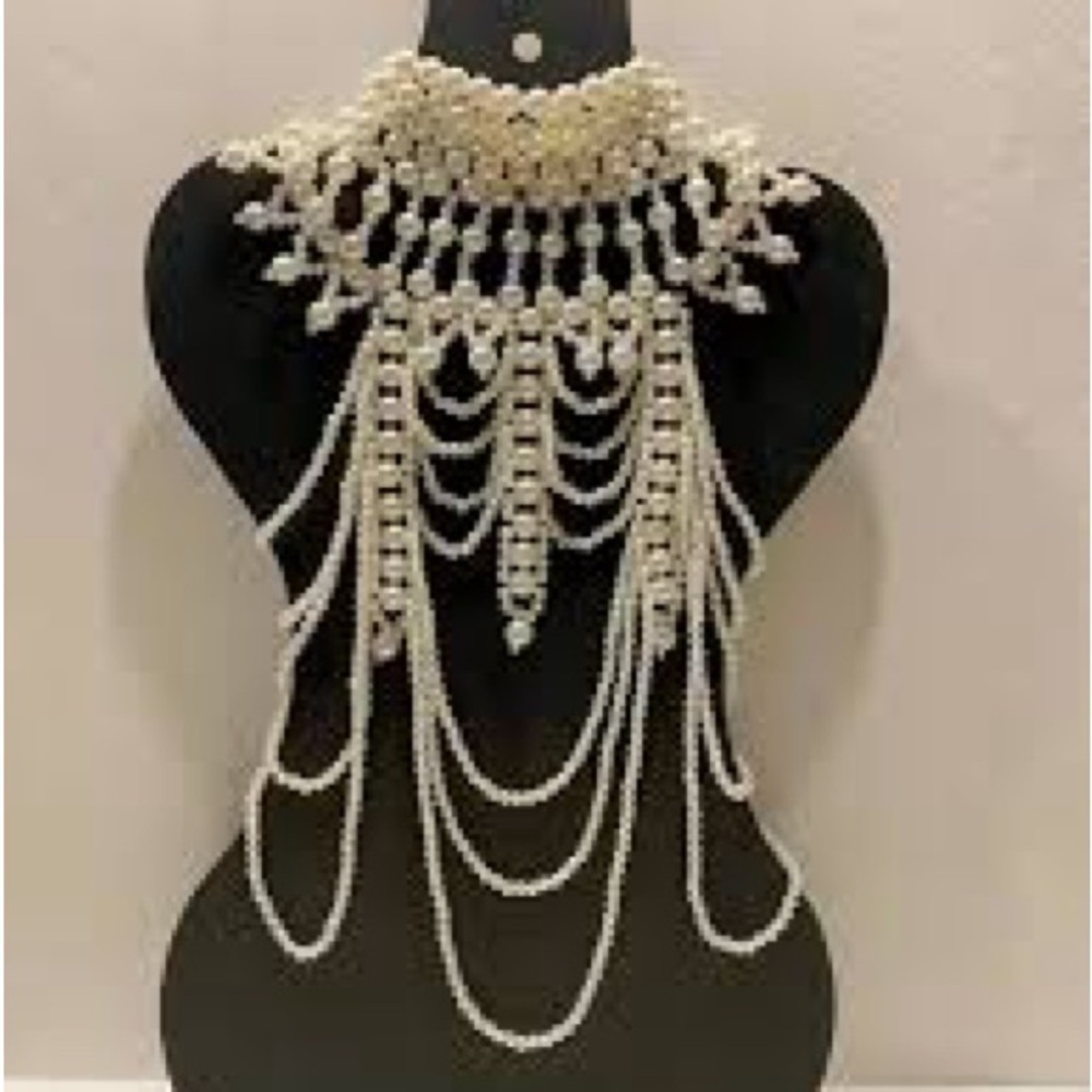 NWOT Luxurious Pearl Cascade Statement Necklace - Picture 2 of 5